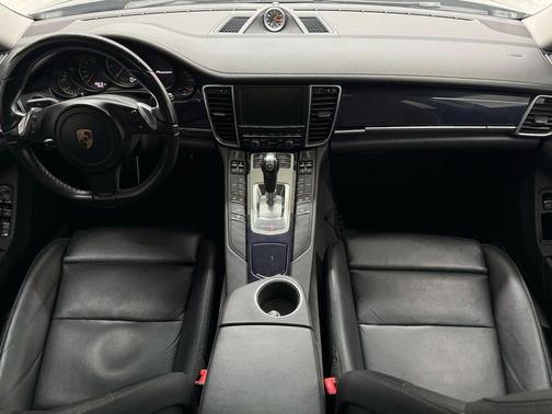 2016 Porsche Panamera 4