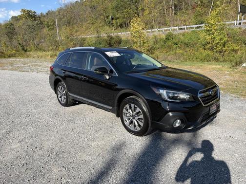 Crystal Black Silica 2018 Subaru Outback 3.6R Touring