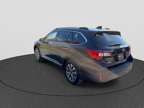 Crystal Black Silica 2018 Subaru Outback 3.6R Touring