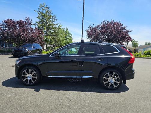 Onyx Black Metallic 2019 Volvo XC60 Recharge Plug-In Hybrid T8 Inscription