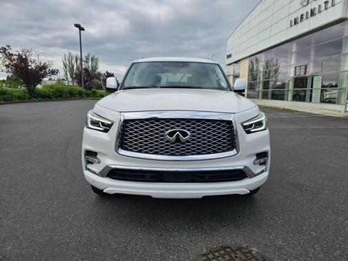 2023 INFINITI QX80 LUXE