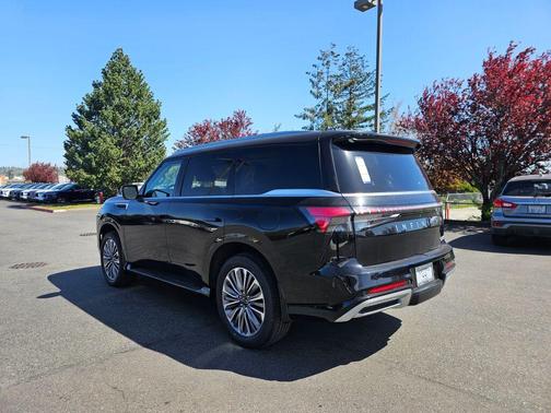 2025 INFINITI QX80 Luxe