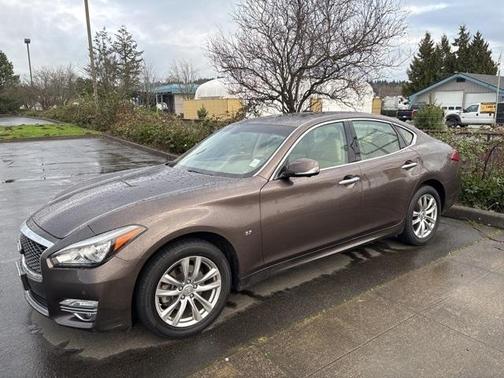 2018 INFINITI Q70 3.7X LUXE