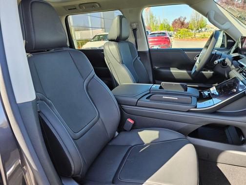 2025 INFINITI QX80 PURE