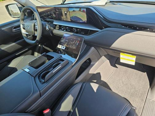 2025 INFINITI QX80 PURE