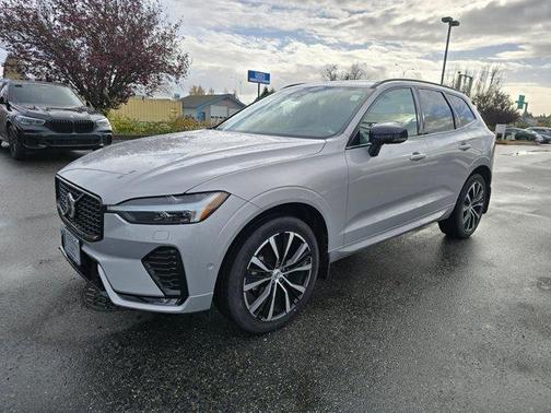 2023 Volvo XC60 B5 Plus Dark Theme