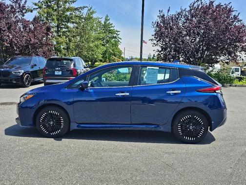 Deep Blue Pearl 2024 Nissan Leaf SV PLUS
