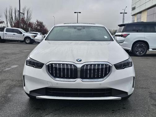 Alpine White 2026 BMW 530 i xDrive