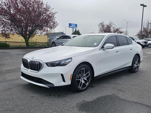 Alpine White 2026 BMW 530 i xDrive