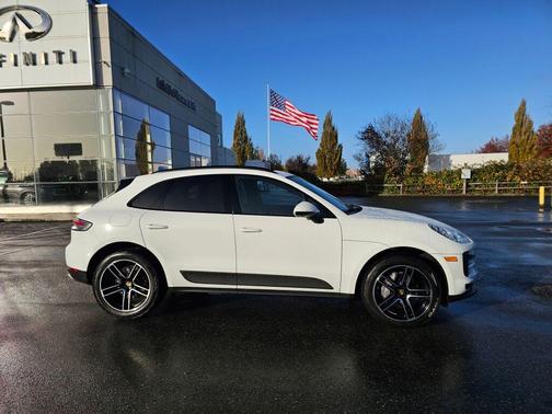 2021 Porsche Macan Base