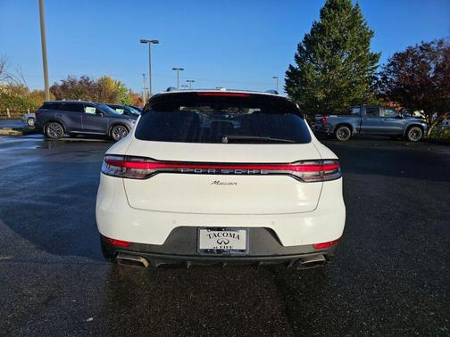 2021 Porsche Macan Base