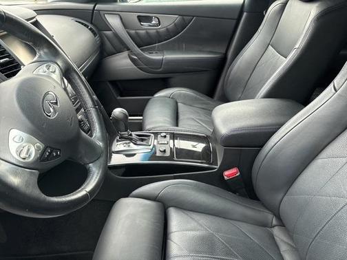 2016 INFINITI QX70 Base