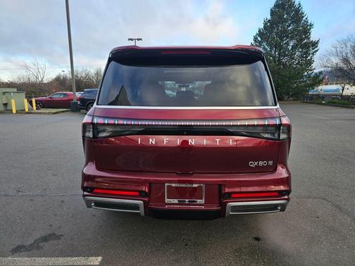 2025 INFINITI QX80 Luxe