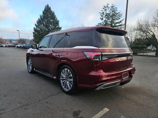 2025 INFINITI QX80 Luxe