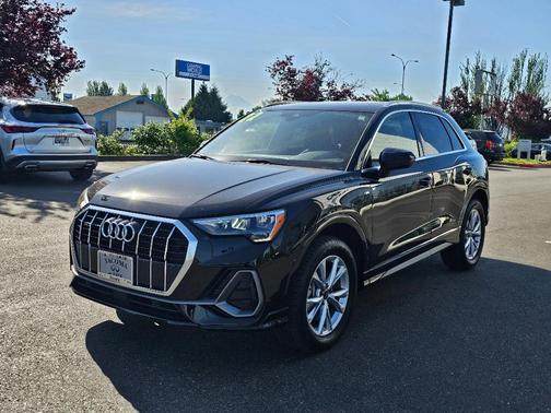 Mythos Black Metallic 2022 Audi Q3 45 S line Premium