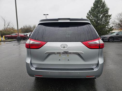 2020 Toyota Sienna XLE Premium