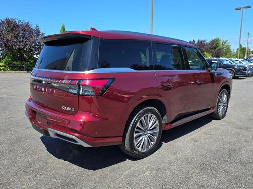 2025 INFINITI QX80 Luxe
