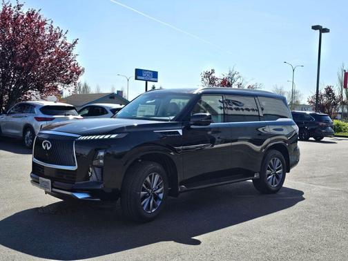 2025 INFINITI QX80 PURE