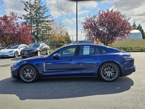 Gentian Blue Metallic 2022 Porsche Panamera 4 Platinum Edition