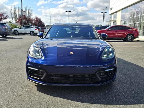 Gentian Blue Metallic 2022 Porsche Panamera 4 Platinum Edition