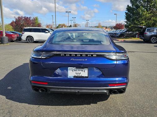Gentian Blue Metallic 2022 Porsche Panamera 4 Platinum Edition