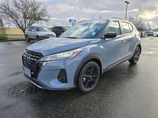 2023 Nissan Kicks SR