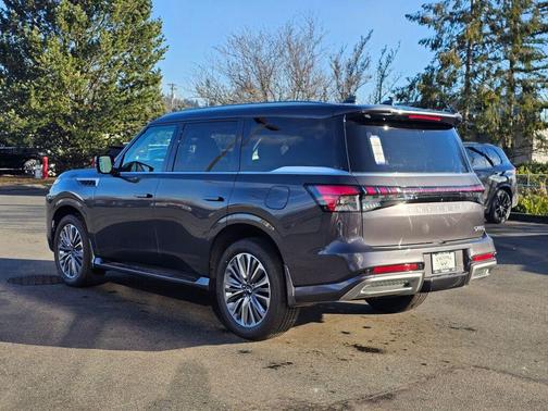 2025 INFINITI QX80 Luxe