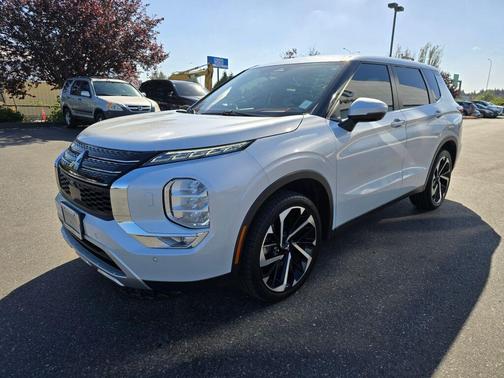 2023 Mitsubishi Outlander SE