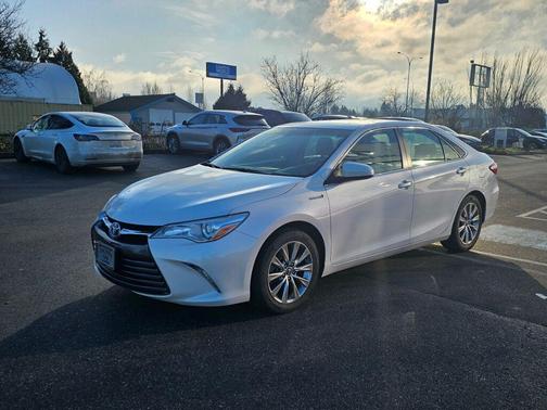 2016 Toyota Camry Hybrid XLE