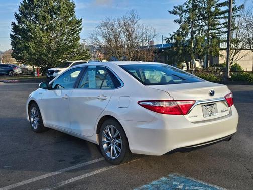 2016 Toyota Camry Hybrid XLE
