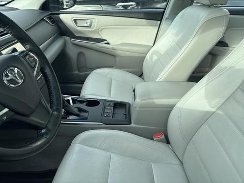 2016 Toyota Camry Hybrid 