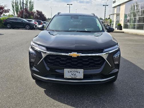 Mosaic Black Metallic 2025 Chevrolet Trax LT