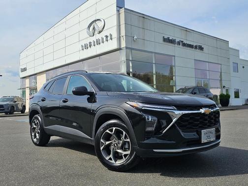 Mosaic Black Metallic 2025 Chevrolet Trax LT