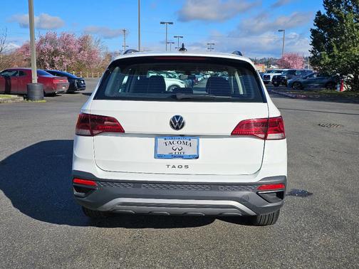 Pure White 2022 Volkswagen Taos 1.5T S