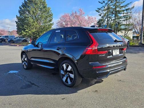 2024 Volvo XC60 Recharge Plug-In Hybrid T8 Plus Dark Theme