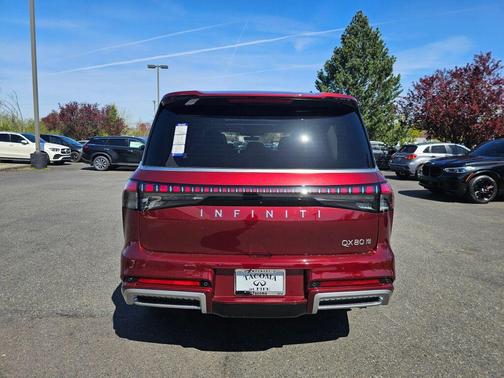 2025 INFINITI QX80 Luxe