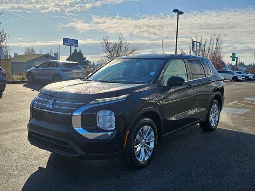 2025 Mitsubishi Outlander ES