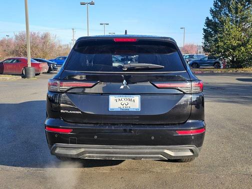 2025 Mitsubishi Outlander ES
