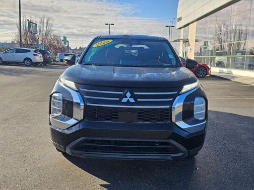 2025 Mitsubishi Outlander ES