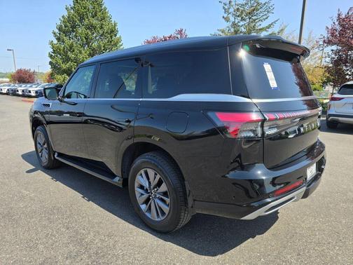 2025 INFINITI QX80 PURE