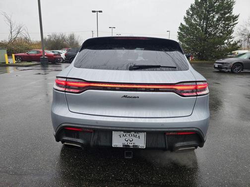 2023 Porsche Macan Base
