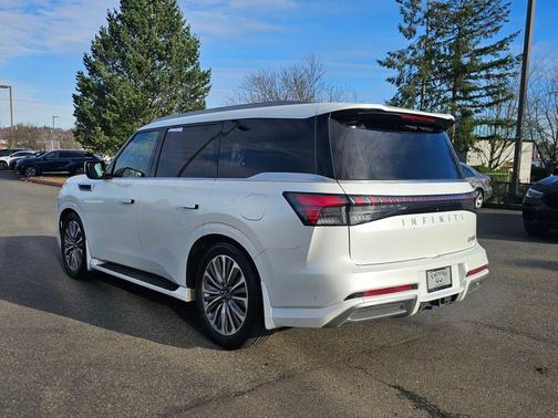 2025 INFINITI QX80 Luxe