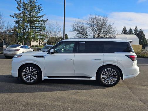 2025 INFINITI QX80 Luxe