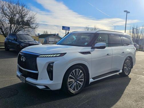 2025 INFINITI QX80 Luxe