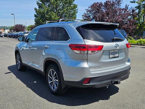 Celestial Silver Metallic 2019 Toyota Highlander XLE