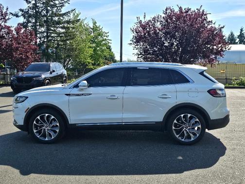 White Metallic 2022 Lincoln Nautilus Reserve
