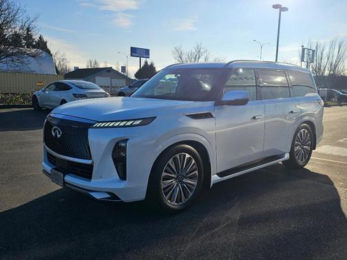 Radiant White 2026 INFINITI QX80 Luxe