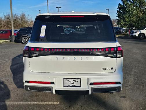 Radiant White 2026 INFINITI QX80 Luxe