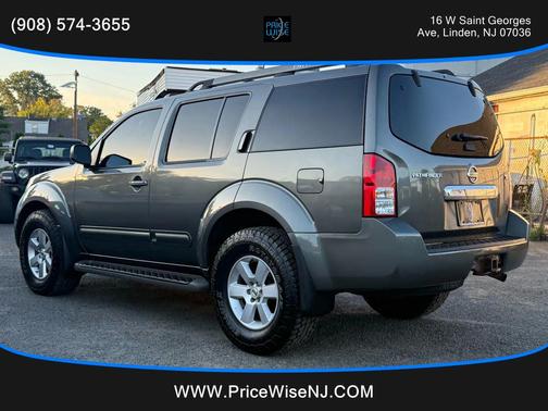 2005 Nissan Pathfinder LE
