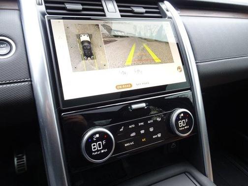 2024 Land Rover Discovery P300 Dynamic SE